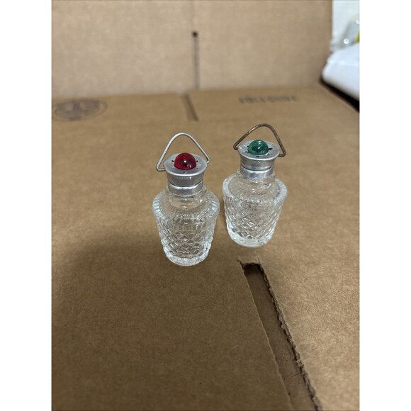 Depression Glass Red & Green Tops Diamond 2" Salt & Pepper Lantern Shakers 1940s - Picture 3 of 5